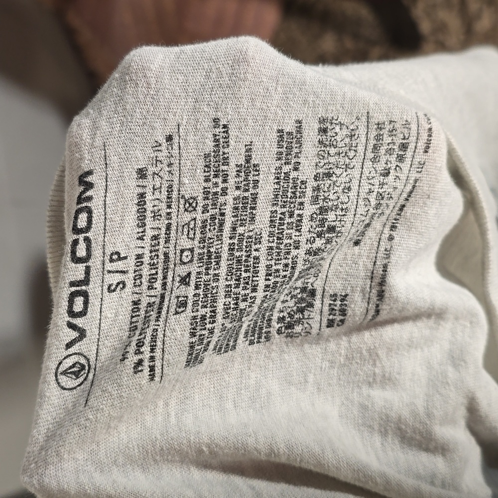 Volcom t shirt - Picture 6 of 6